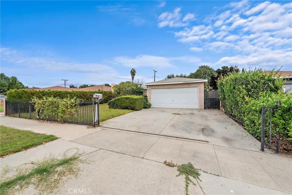 901 S Halladay St, Santa Ana, CA 92701 699,000