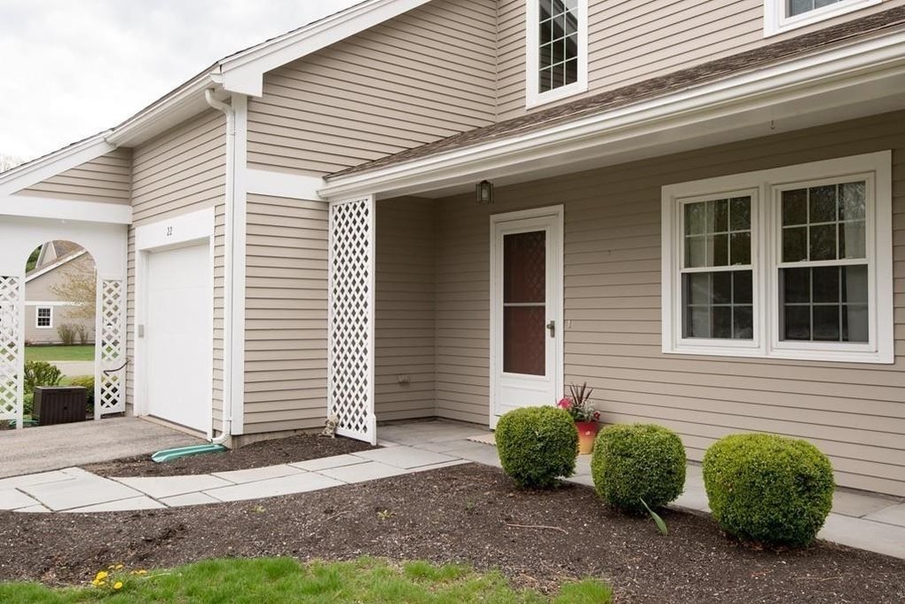 22 Ipswich Woods Dr, Ipswich, MA 01938
