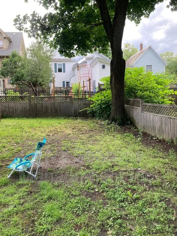 77 Loomis St, Burlington, VT 05401