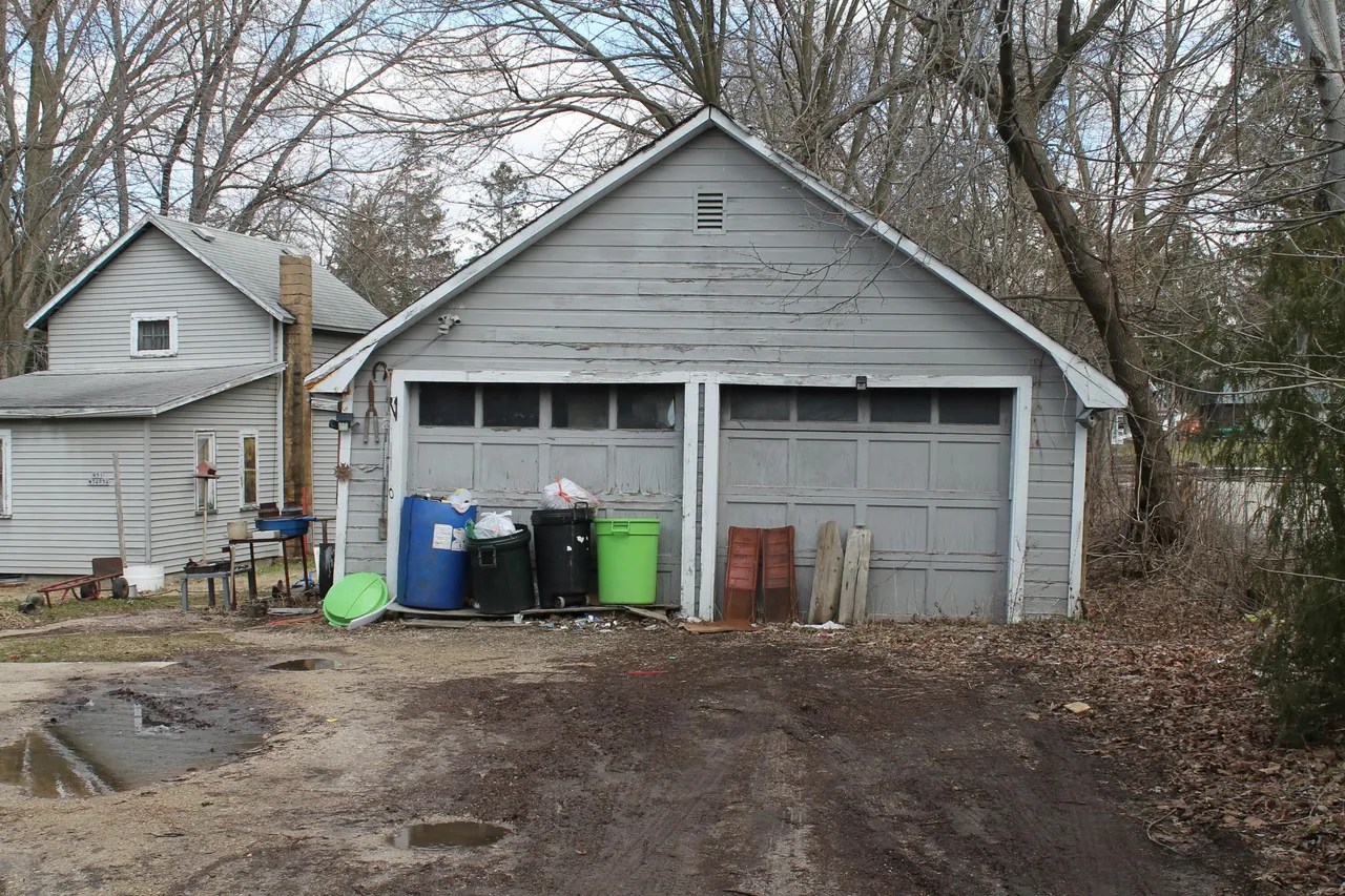 N51W34934 W Lake Dr, Oconomowoc, WI 53069