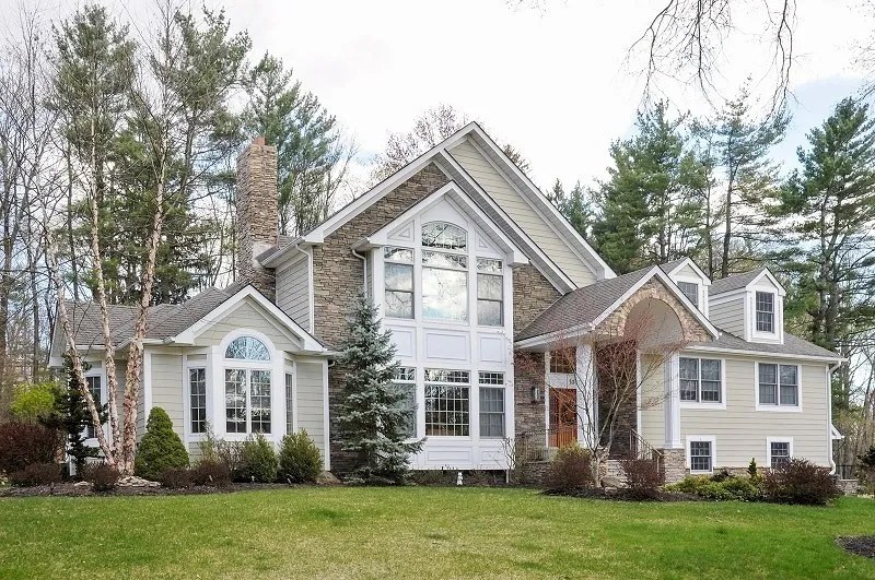 10 Meadow Ln, Roseland, NJ 07068