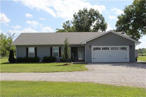 8535 Nw State Route 52, Amoret, MO 64722