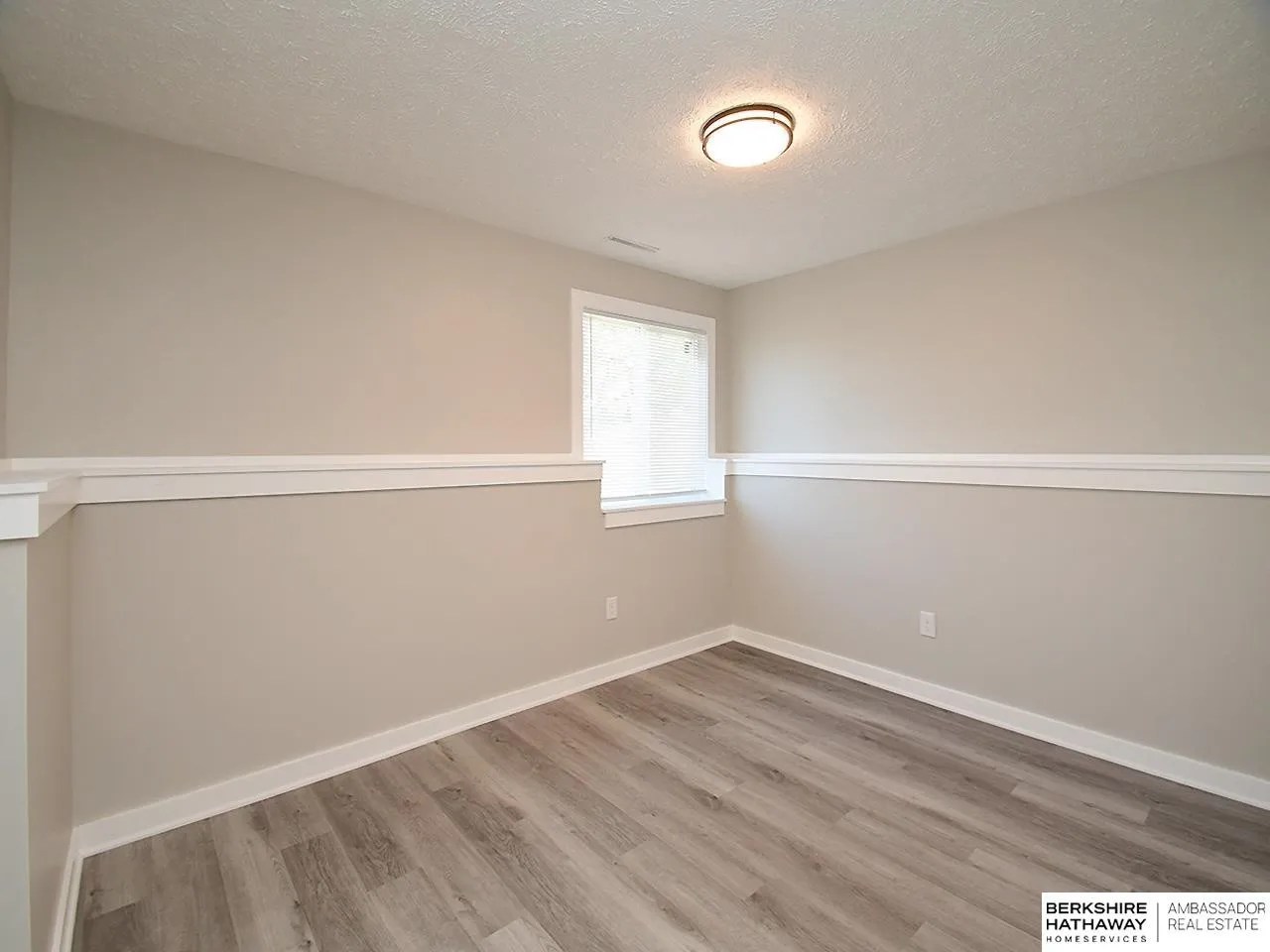 8217 Read St, Omaha, NE 68122