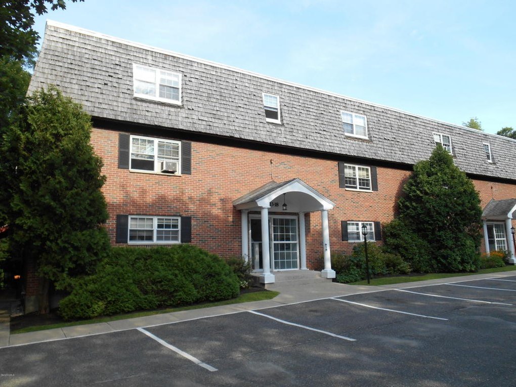 260 Pittsfield Rd Unit F15, Lenox, MA 01240