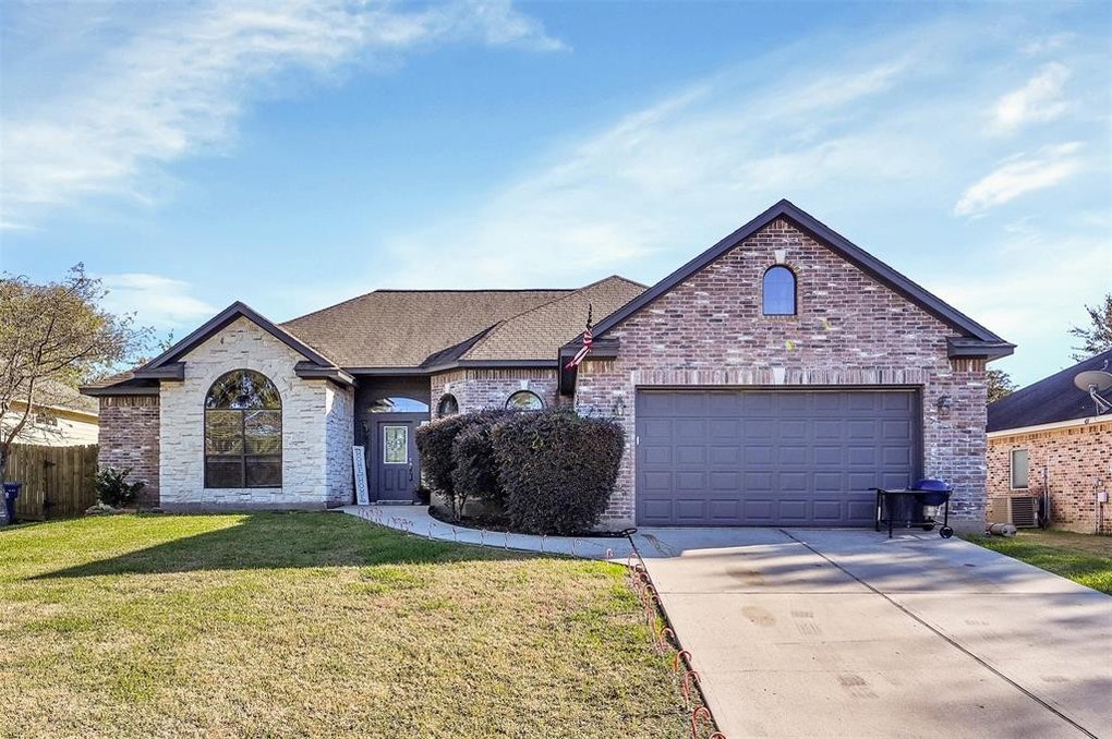 12802 Point Aquarius Blvd, Willis, TX 77318