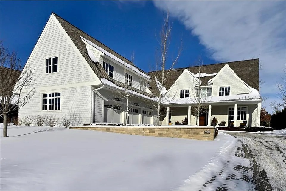 1615 Locust Hills Trl, Wayzata, MN 55391