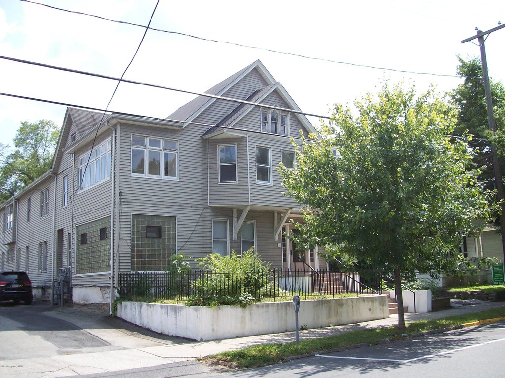 519 Sarah St Apt 10, Stroudsburg, PA 18360