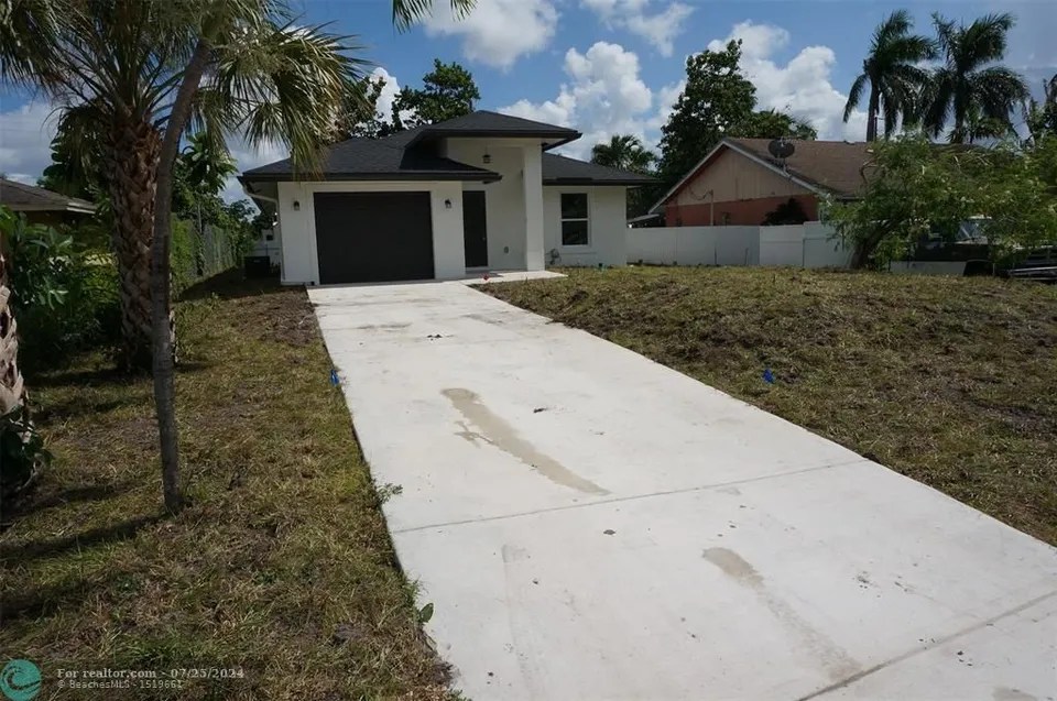 5584 Papaya Rd, West Palm Beach, FL 33413 549,900