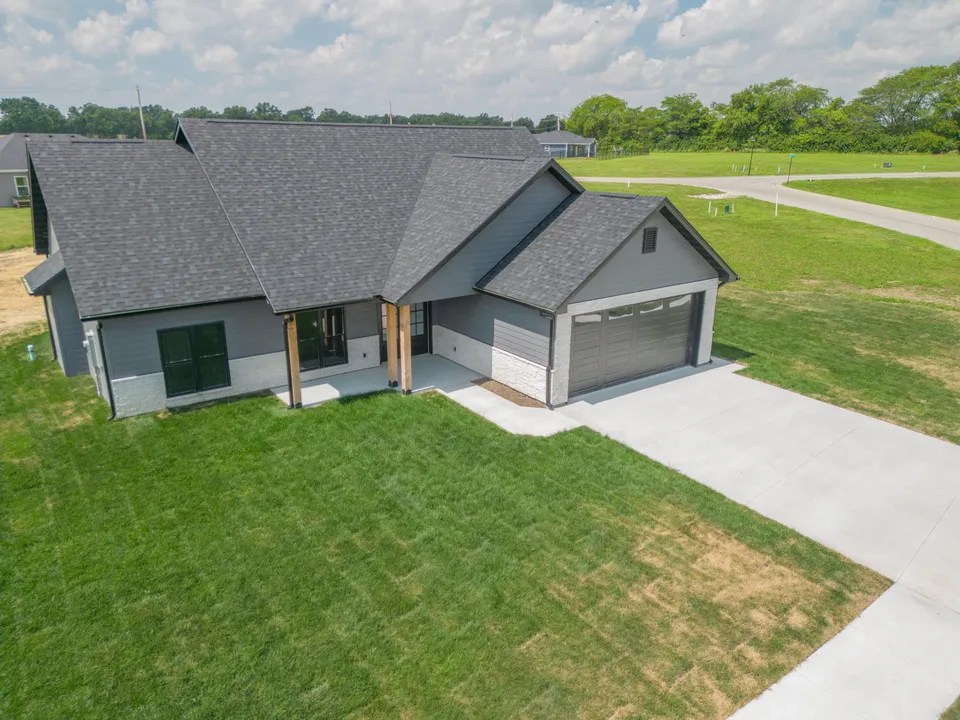 908 Destinee Dr, Moberly, MO 65270 325,000