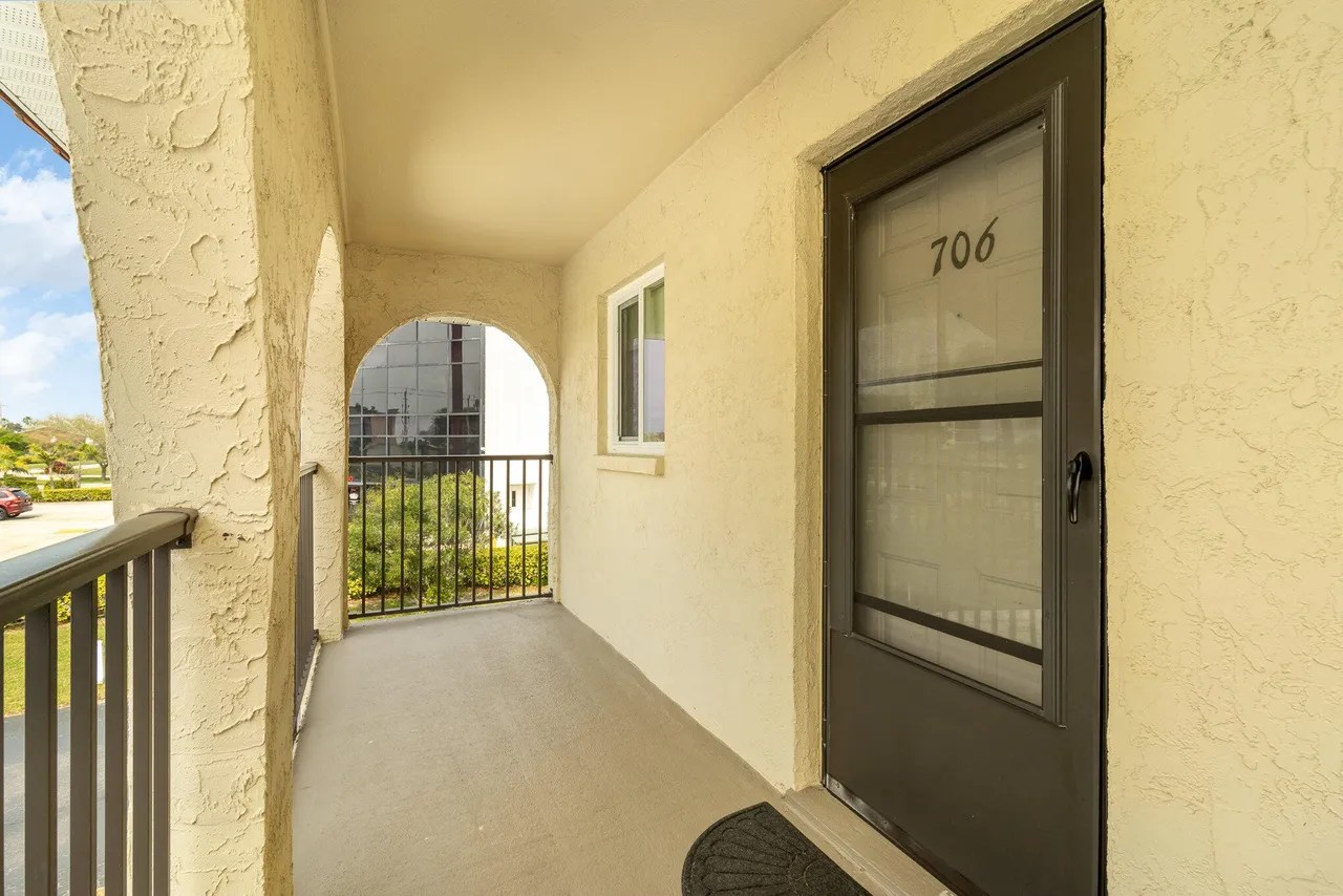 201 Saint Lucie Ln Apt 706, Cocoa Beach, FL 32931