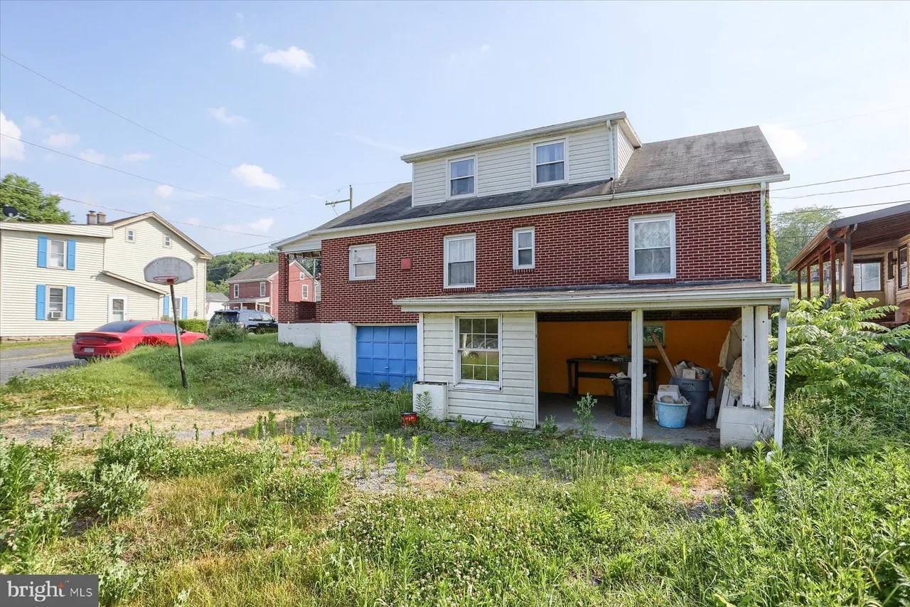 For Sale 327 S 4th St, Newport, PA 17074