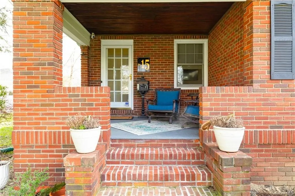 15 Ferris Ln, Poughkeepsie, NY 12601