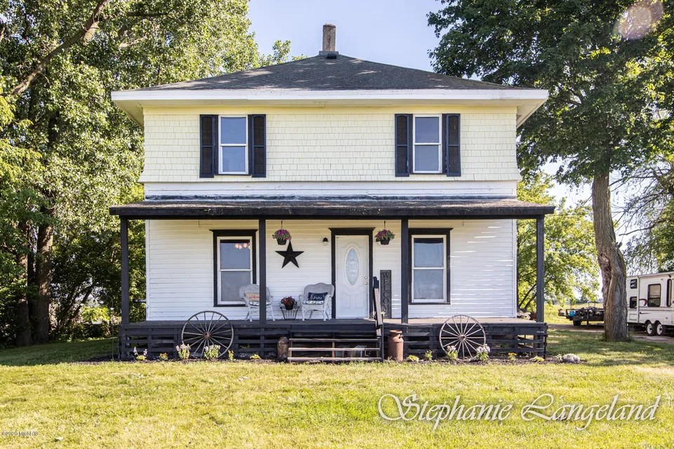 7920 Arthur St, Coopersville, MI 49404