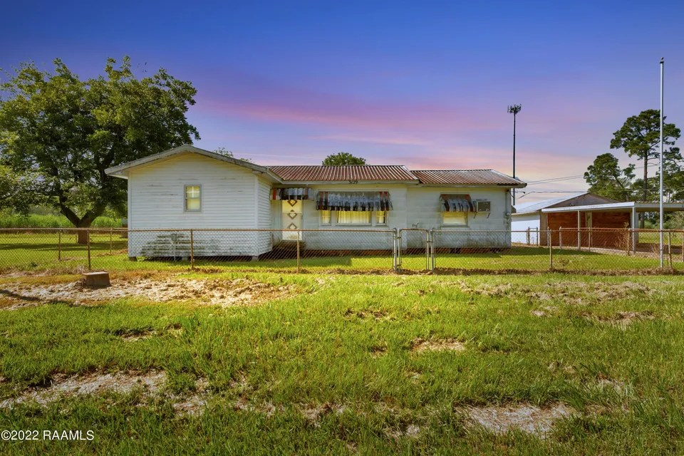 3129 E Highway 338, Abbeville, LA 70510 325,000