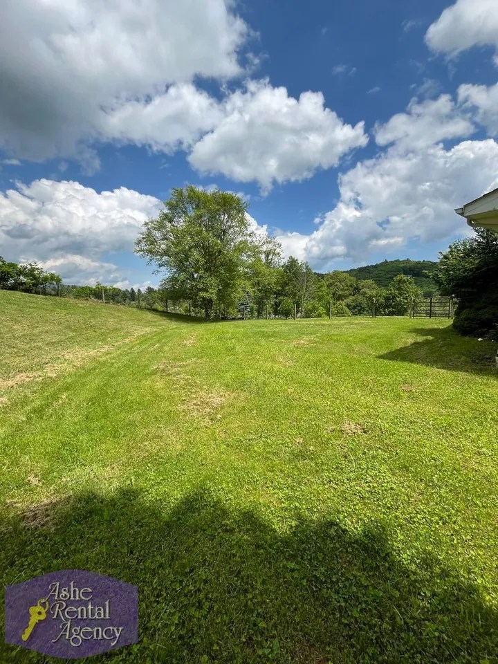 1458 Golf Course Rd, West Jefferson, NC 28694 Home for Rent