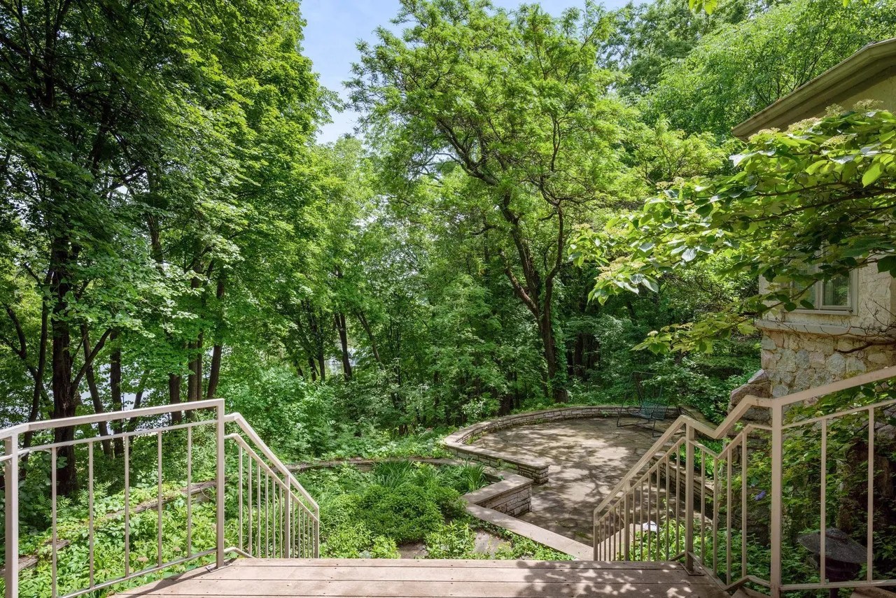 565 Ferndale Rd W, Wayzata, MN 55391