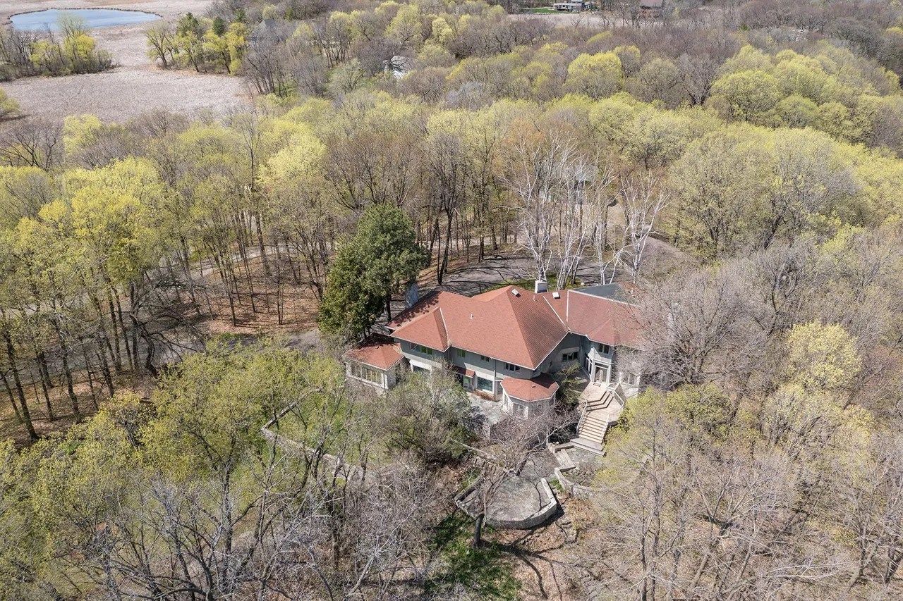 565 Ferndale Rd W, Wayzata, MN 55391