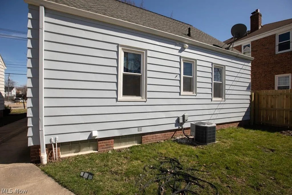 For Sale 320 E 200th St, Euclid, OH 44119
