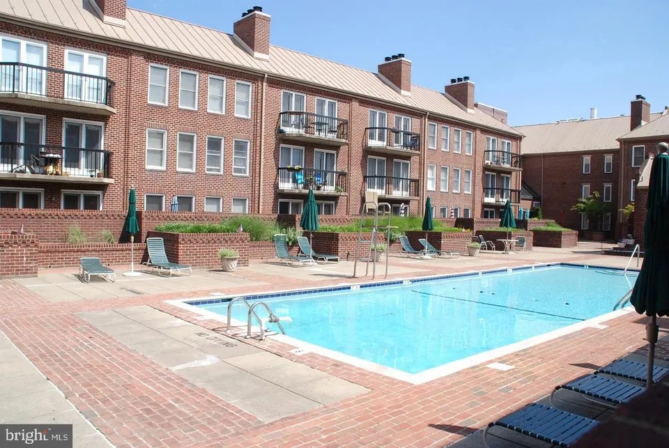 800 S Saint Asaph St Apt 204, Alexandria, VA 22314