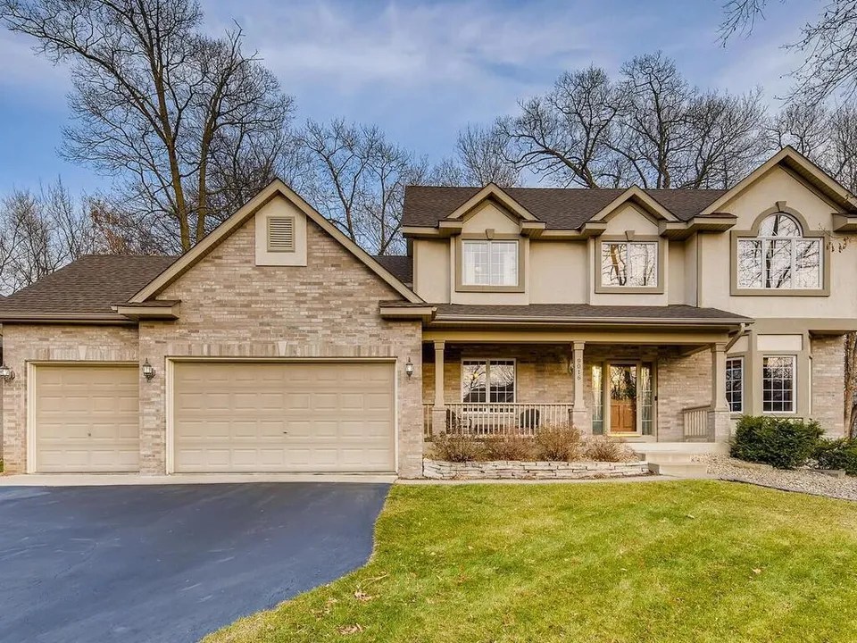 9016 Woodhill Dr, Savage, MN 55378