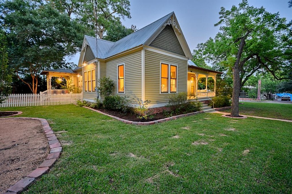 905 S Baylor St, Brenham, TX 77833