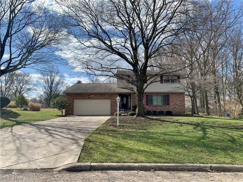 195 Mayflower Dr, Boardman, OH 44512