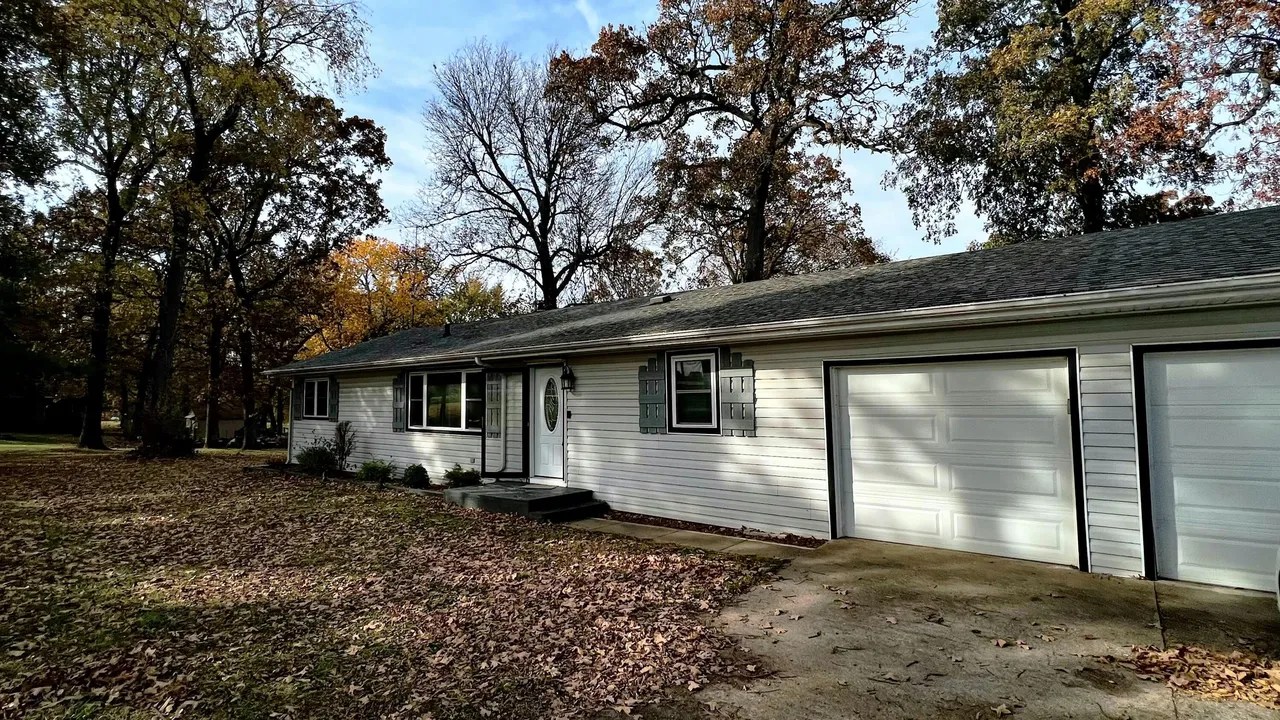 977 Crestwood Dr, MO 65708