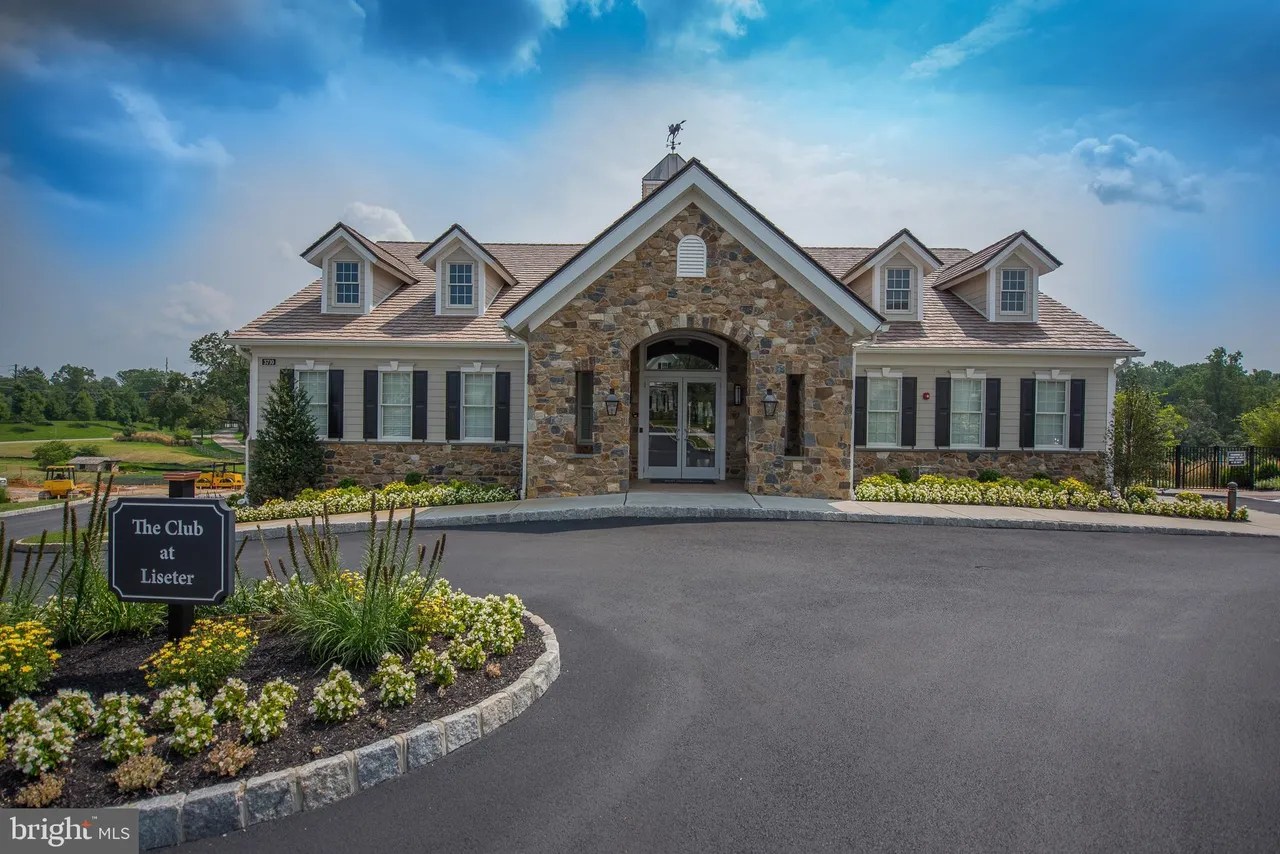 407 Park Hill Ln, Newtown Square, PA 19073
