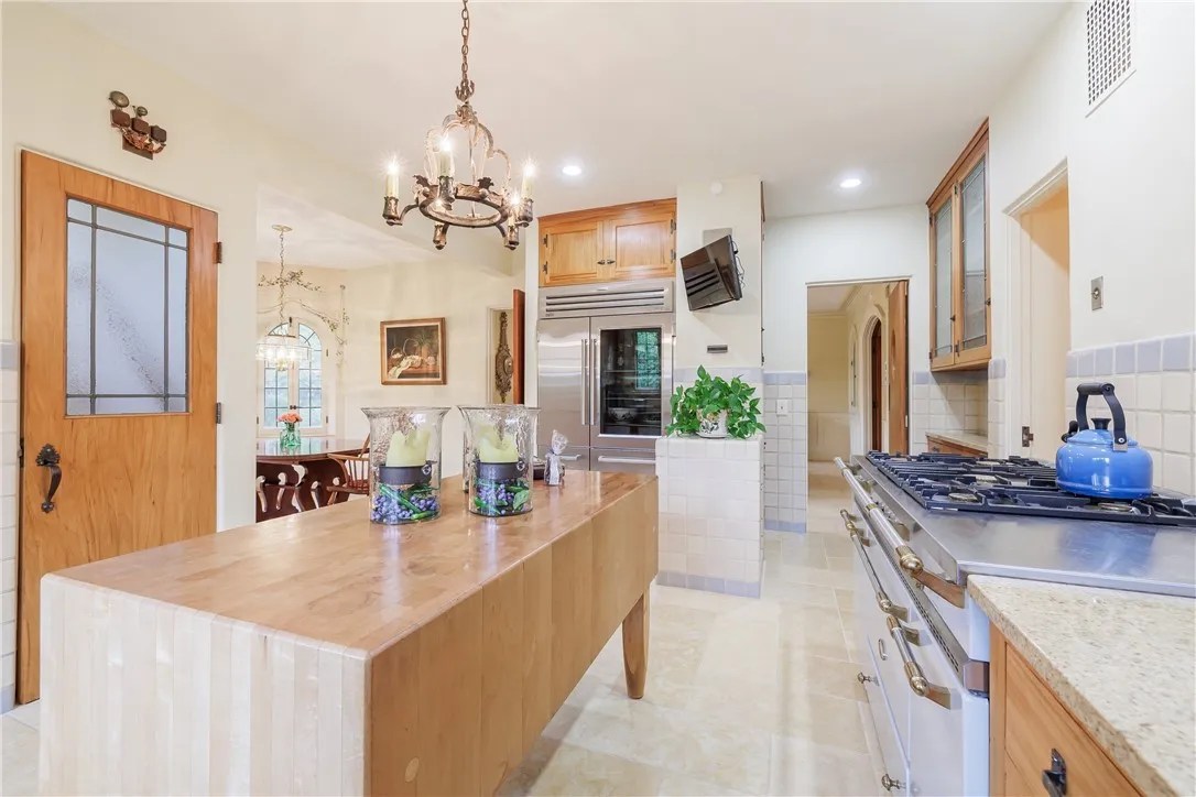 43 Knollwood Dr, Pittsford, NY 14618