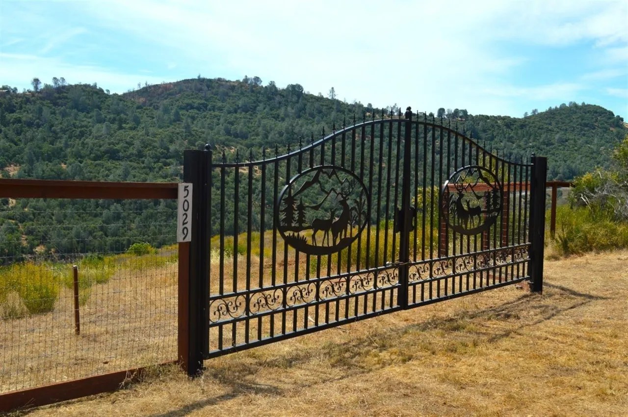 5029 Moaning Cave Rd, Vallecito, CA 95251