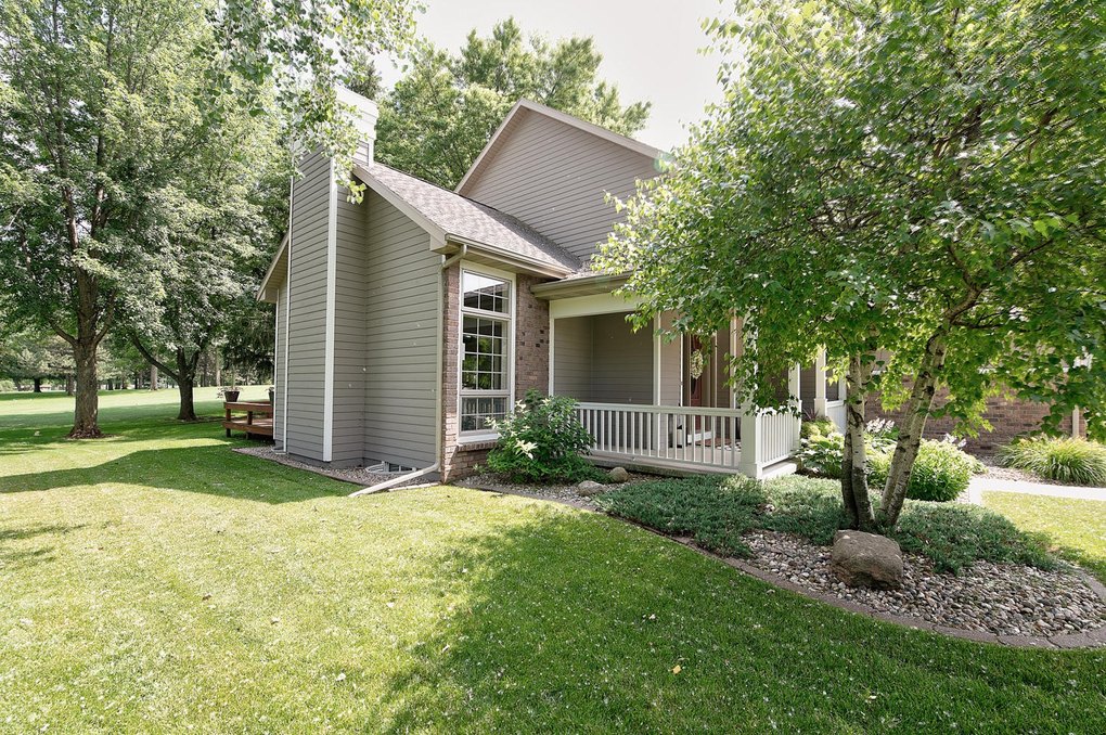 208 Emerald Meadows Dr, Arnolds Park, IA 51331