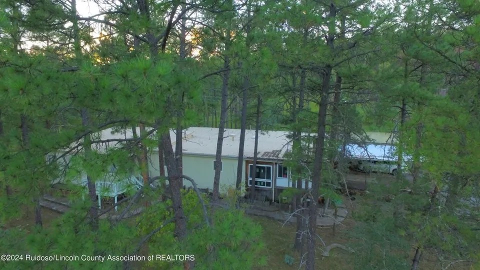 100 Umbrella Dr, Ruidoso, NM 88345 349,500