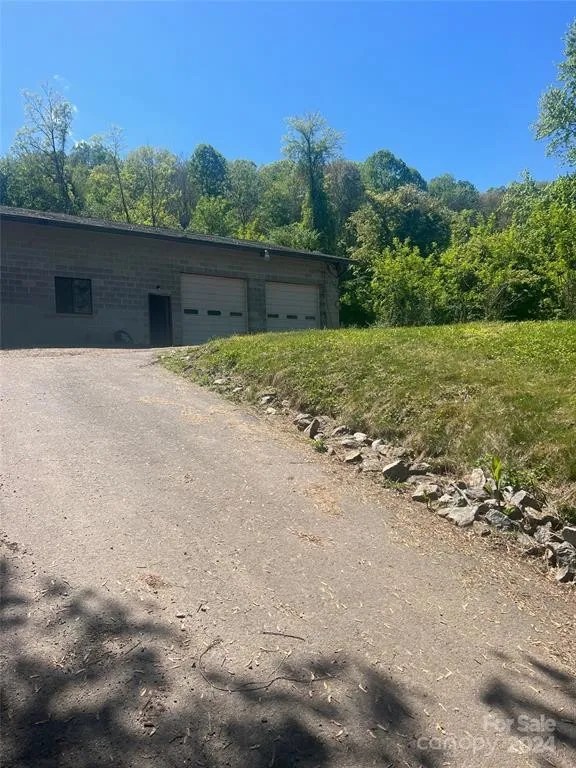 41 Big Cove Rd, Candler, NC 28715