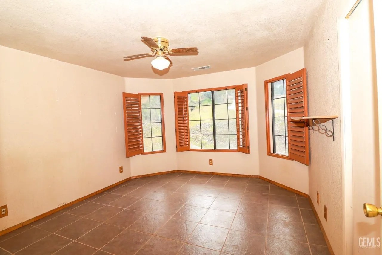 72 Mountain Shadow Rd, Wofford Heights, CA 93285