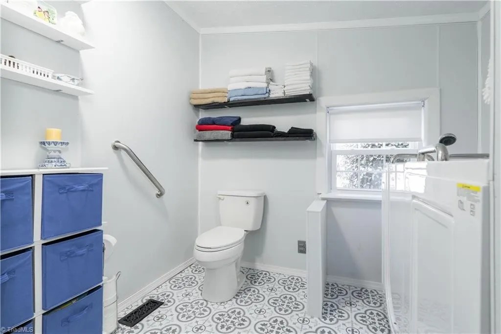 For Sale 1007 High Rock Shores Dr, Lexington, NC 27292