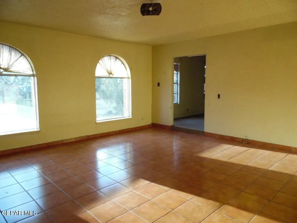 7705 Wenda Dr, El Paso, TX 79915