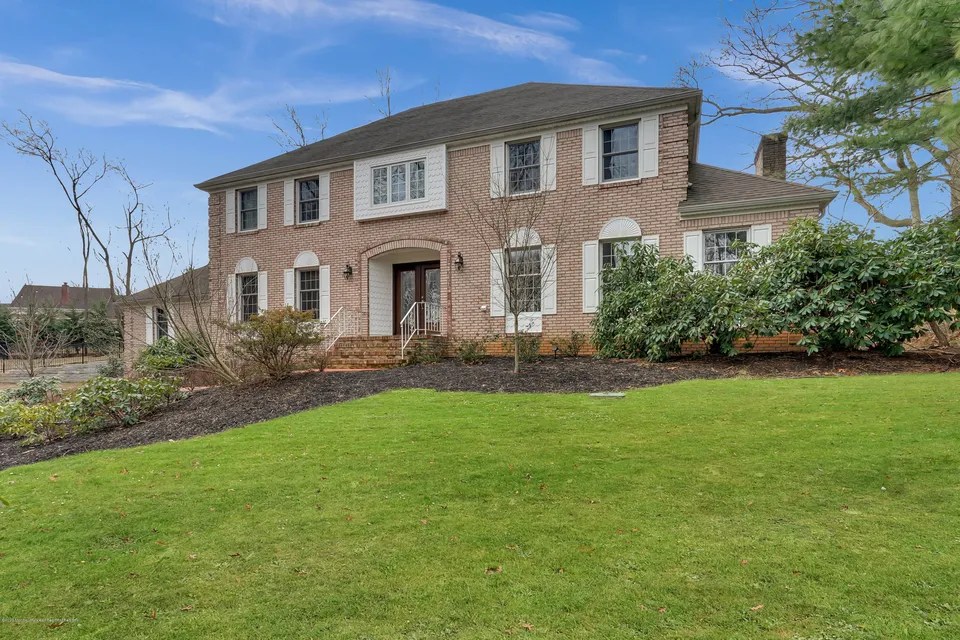 240 Holland Rd, Holmdel, NJ 07733