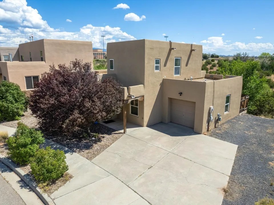 6453 Cerros Grandes Dr, Santa Fe, NM 87507 429,000