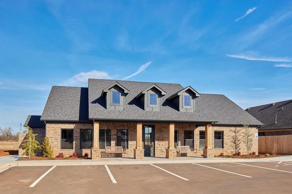 1222 Flint Hills St, Norman, OK 73069 434,980