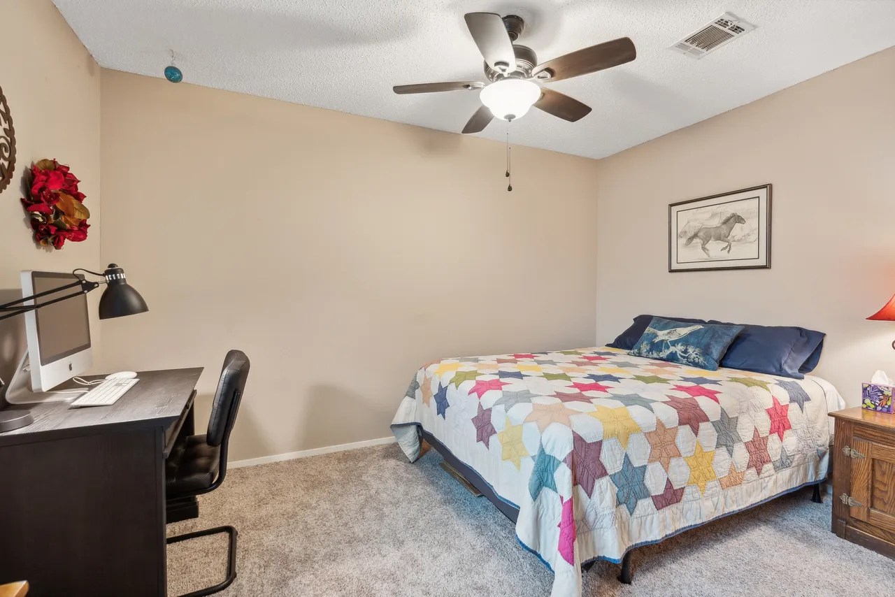 40 Abbey Rd, Euless, TX 76039