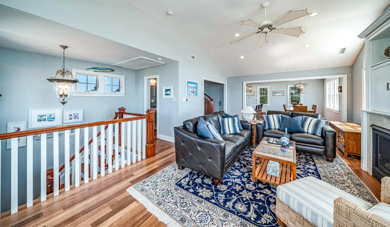 33 E Sumner Ave, Strathmere, NJ 08248