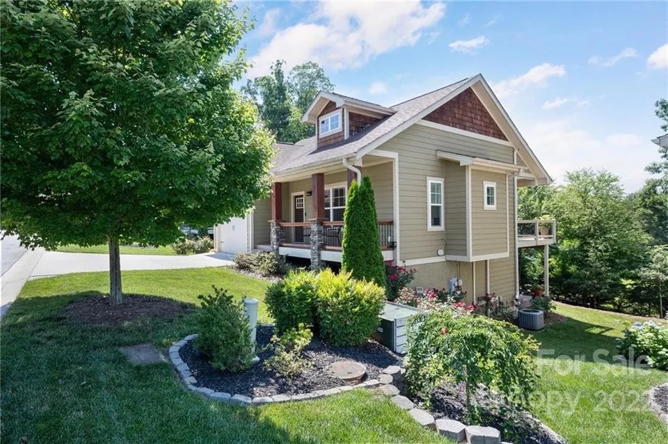 30 Asher Ln, Arden, NC 28704