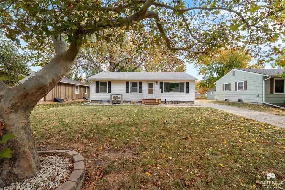 2024 Green Ave, Manhattan, KS 66502 240,000