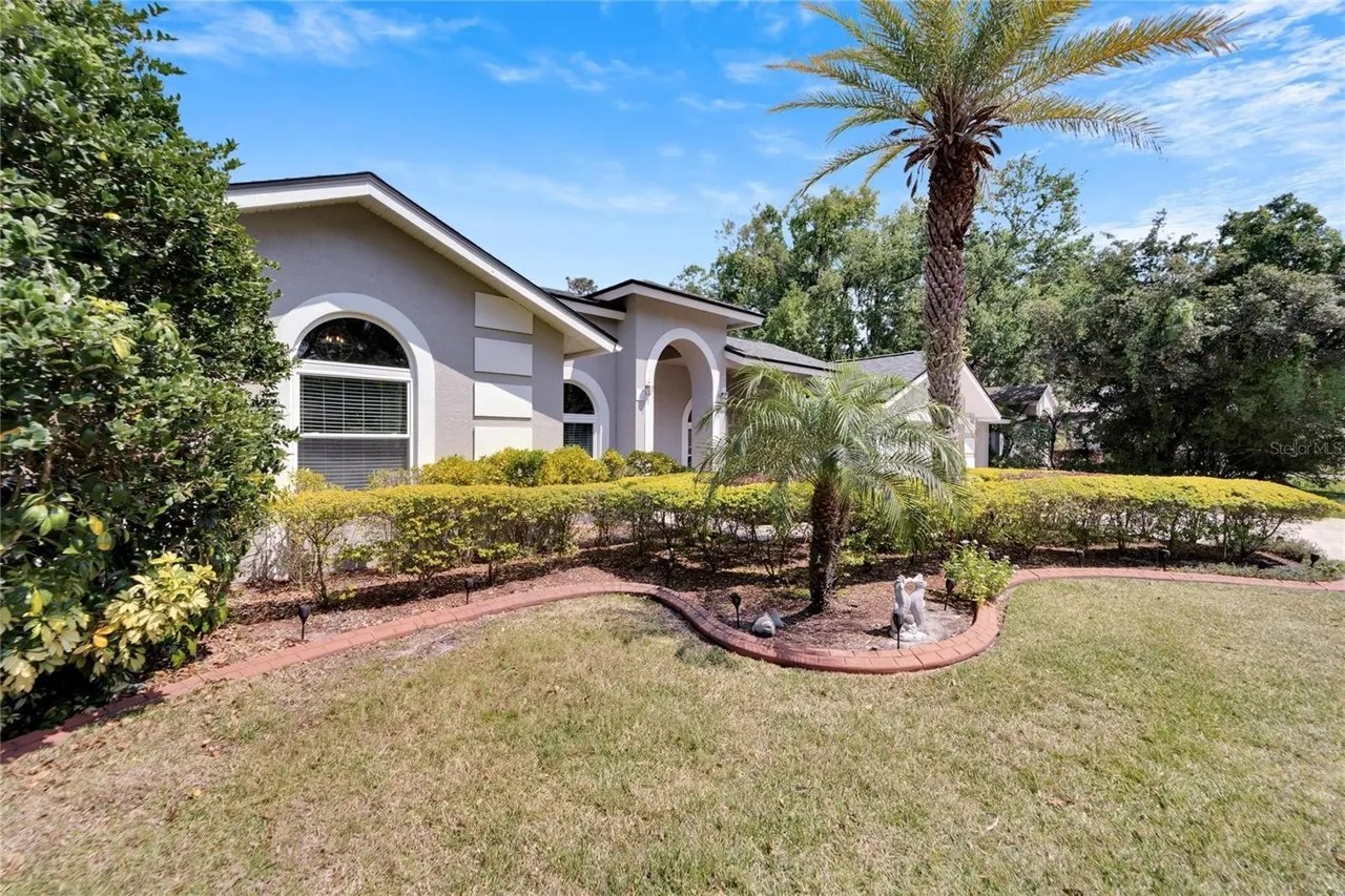 2706 Barret Ave, Plant City, FL 33566