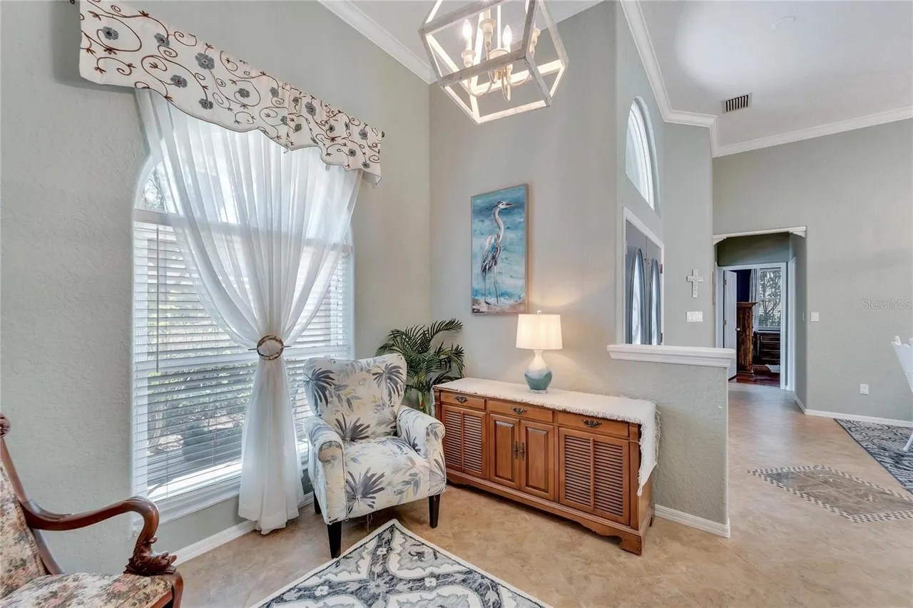 2706 Barret Ave, Plant City, FL 33566