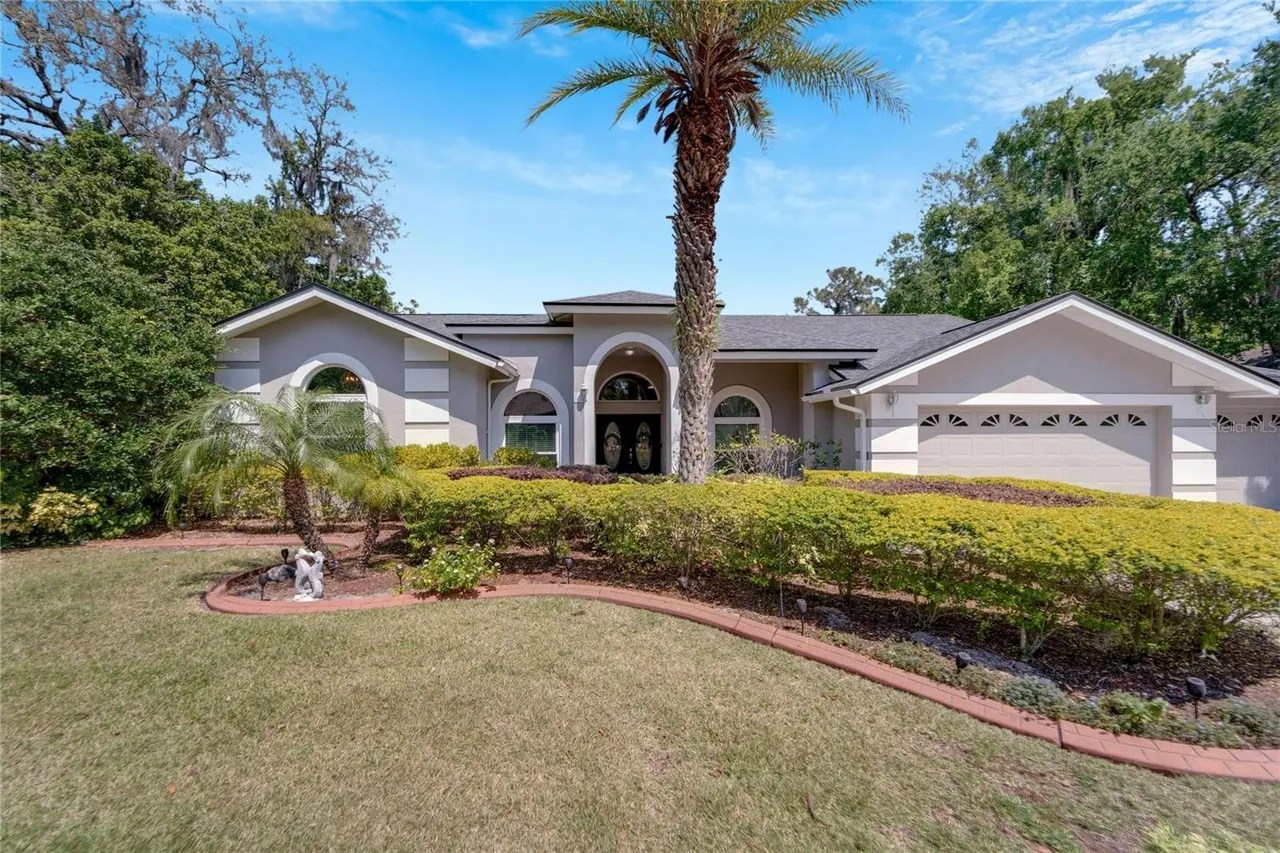 2706 Barret Ave, Plant City, FL 33566