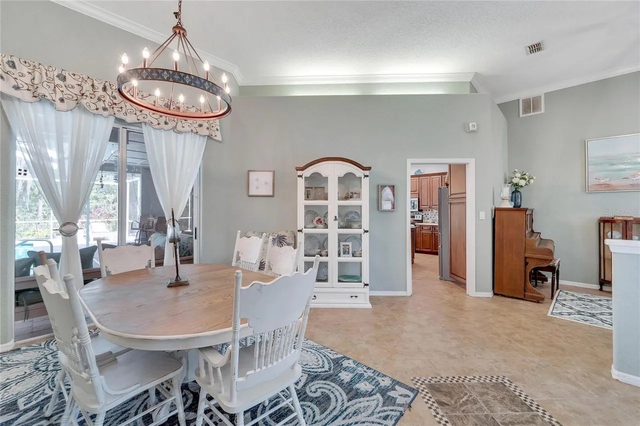 2706 Barret Ave, Plant City, FL 33566