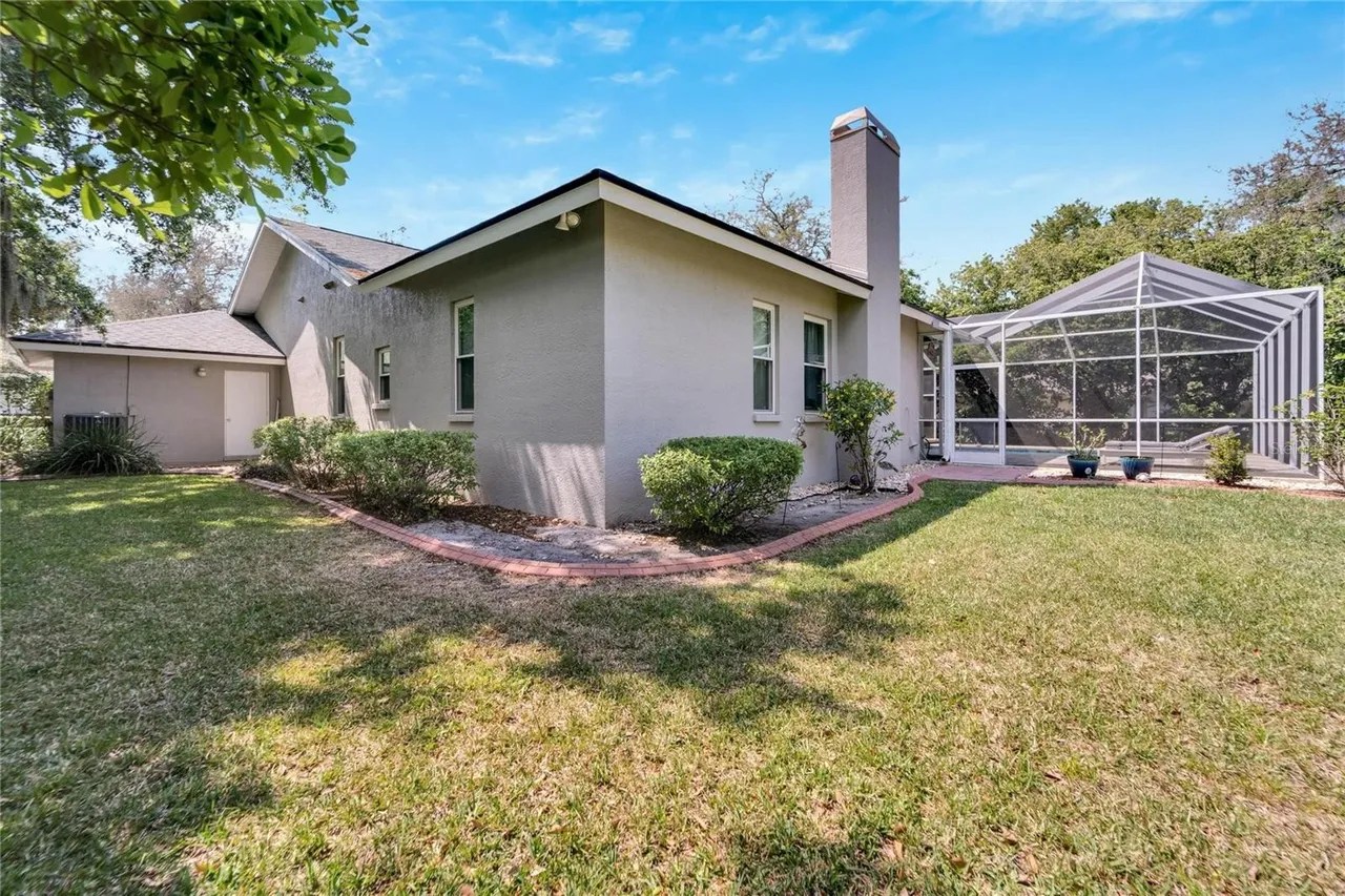 2706 Barret Ave, Plant City, FL 33566
