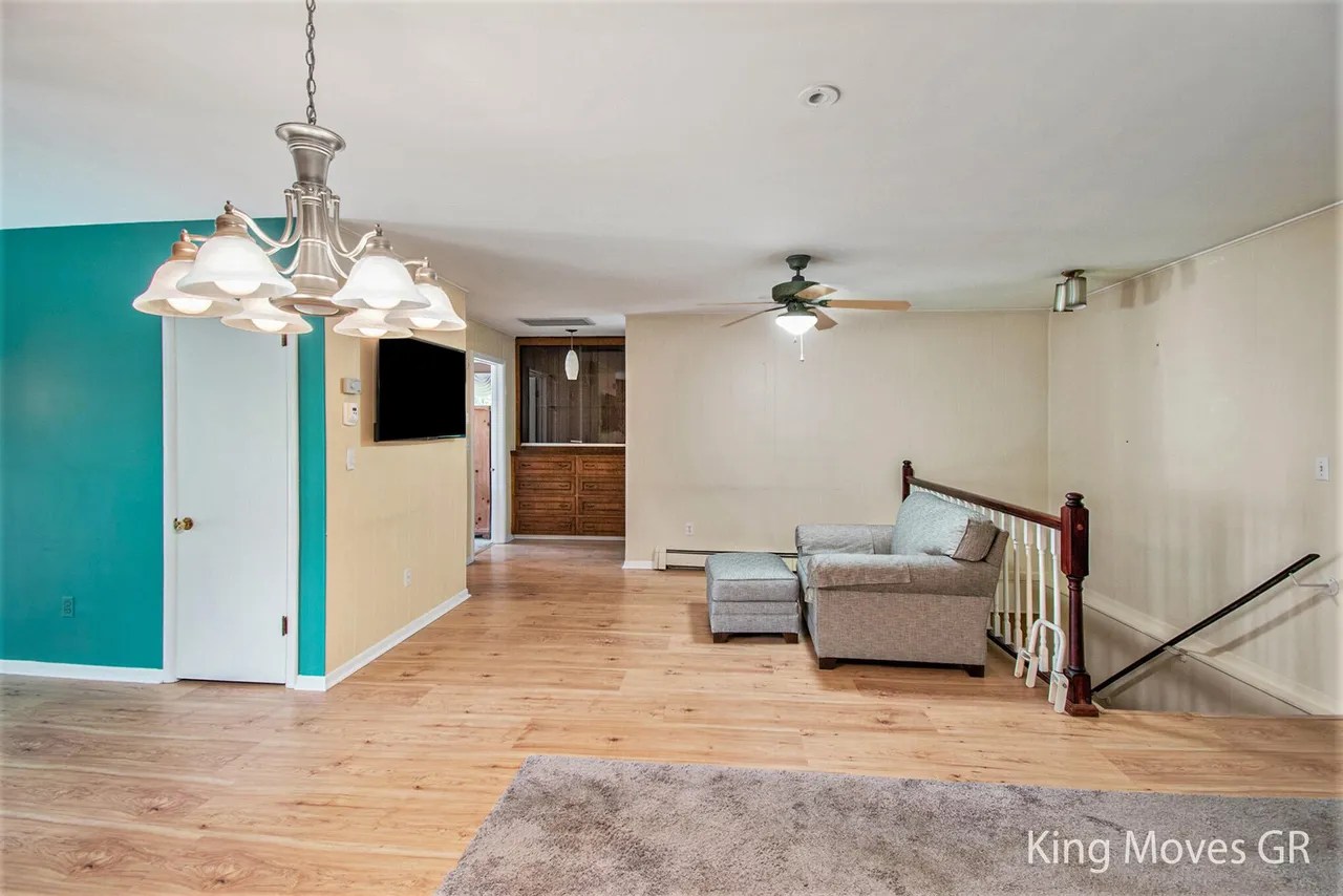 For Sale 2966 Thorncrest Dr SE, Grand Rapids, MI 49546
