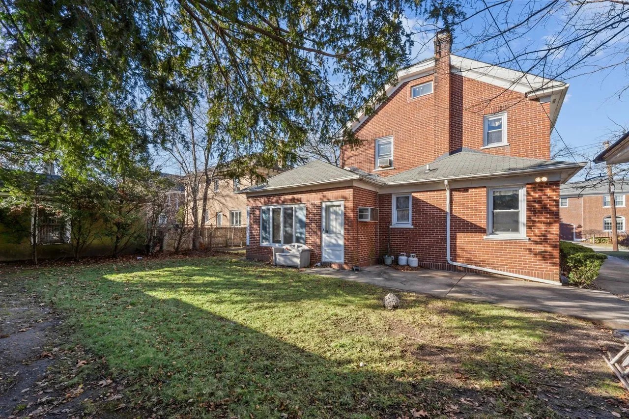 For Sale 1081 Quentin Pl, Woodmere, NY 11598